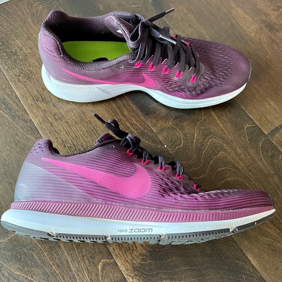 Nike Sneakers - Picture 3 of 6